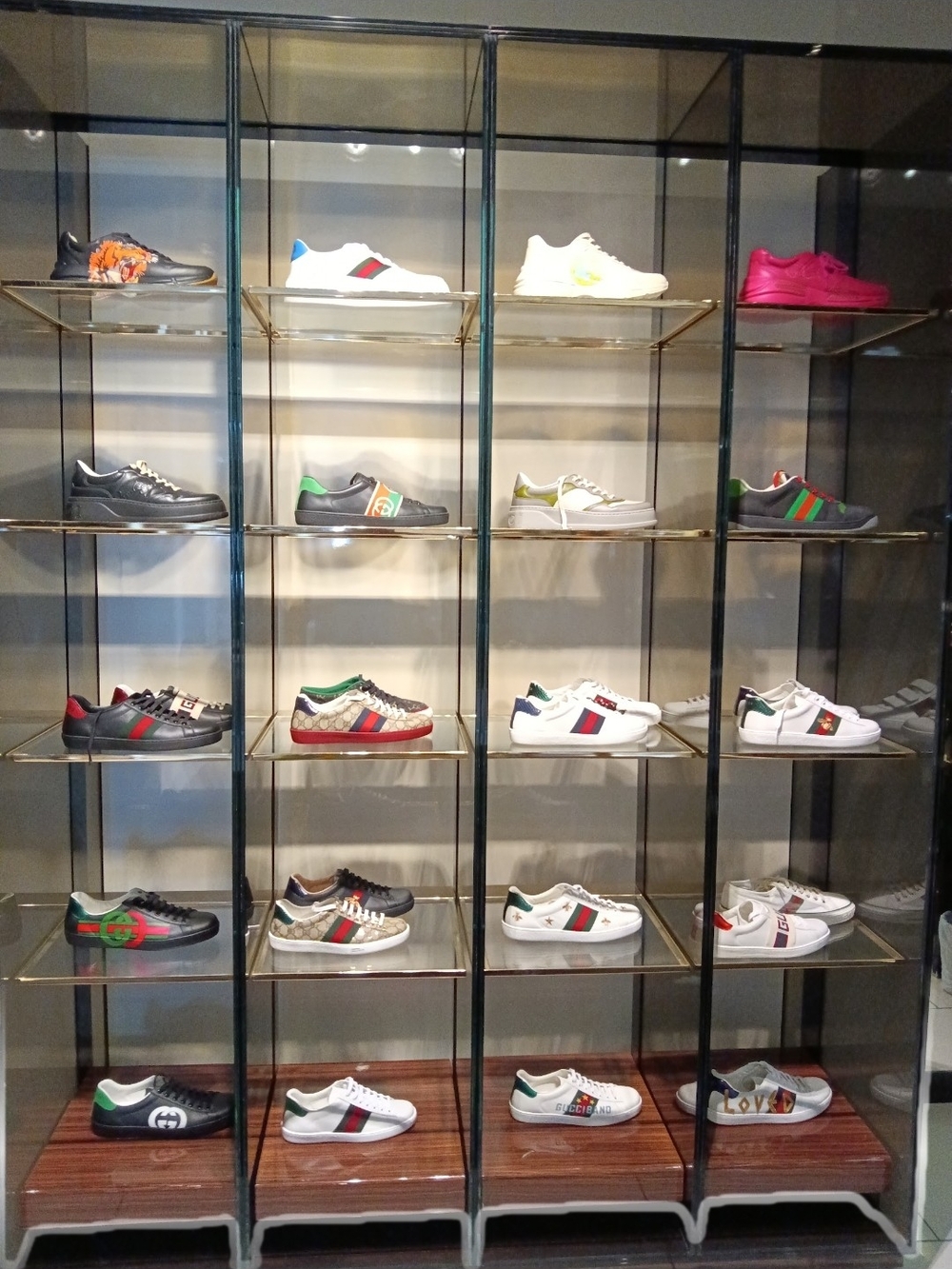 Gucci Men’s Red Canvas Low-Top Sneakers with Green Lining - Picture 5 of 5